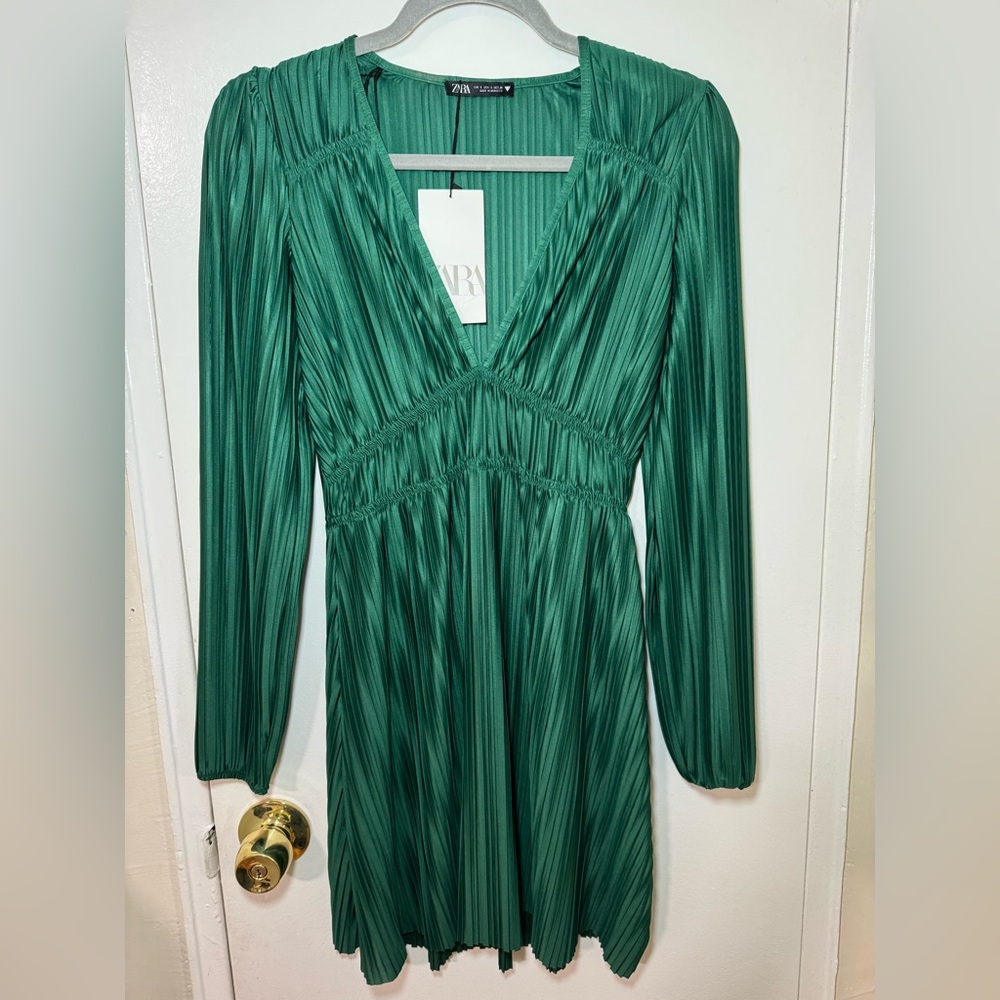 Zara green dress brand new.